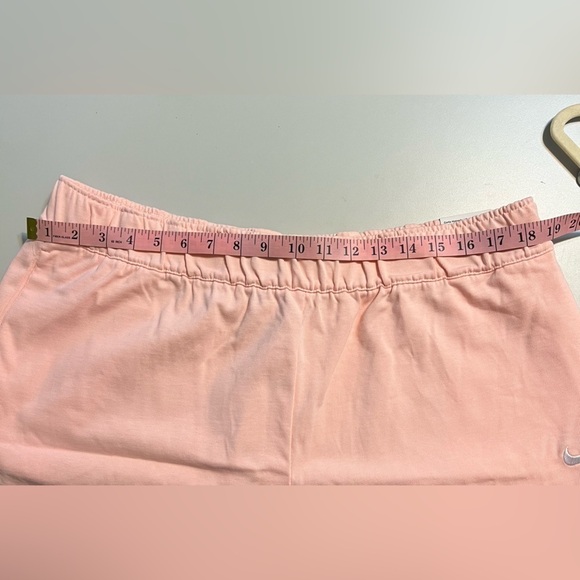 Nike loose fit shorts pink with white embroidered swoosh, 2 pockets NWT sz XL - Picture 2 of 8